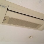 天井埋め込みタイプの家庭用エアコン（完全分解クリーニング）